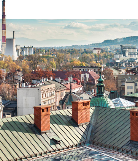 Widok na Bielsko-Białą z górami w tle