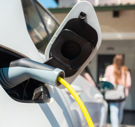 Ładowanie samochodu elektrycznego