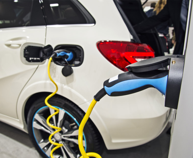 Ładowanie samochodu elektrycznego