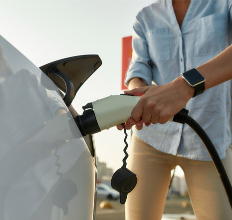 Ładowanie samochodu elektrycznego