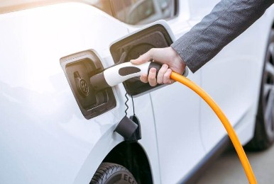 Jak zaplanować instalację stacji ładowania na parkingu biurowym?