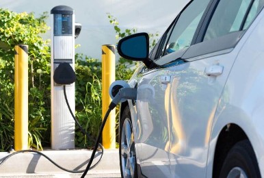 10 pytań o jazdę samochodem na prąd