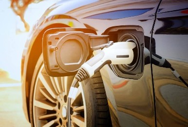 Baterie do samochodów elektrycznych – typy, trendy i innowacje