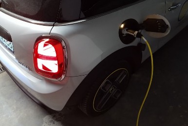 Mini Cooper SE – specyfikacja, ładowanie i wrażenia z jazdy