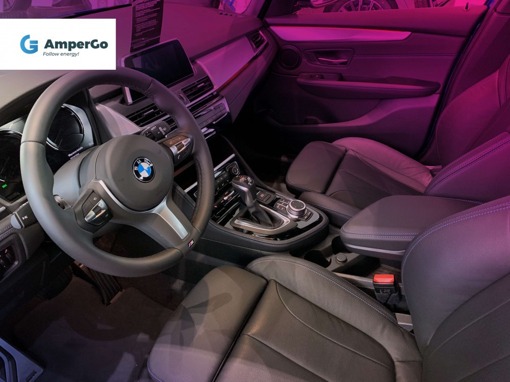 BMW 225xe Active Tourer wnętrze