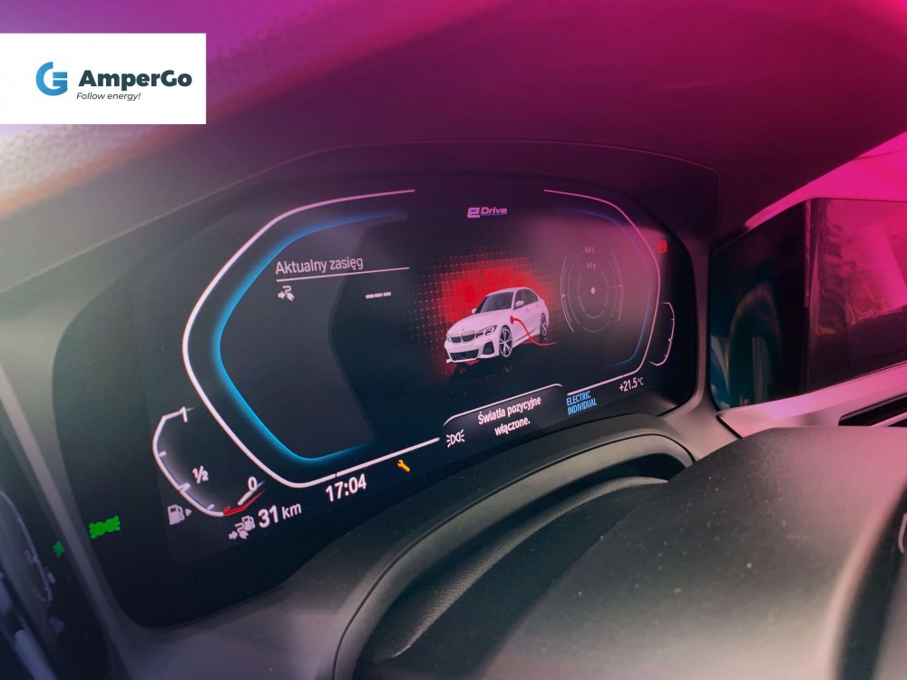 BMW 330e - panel spalania