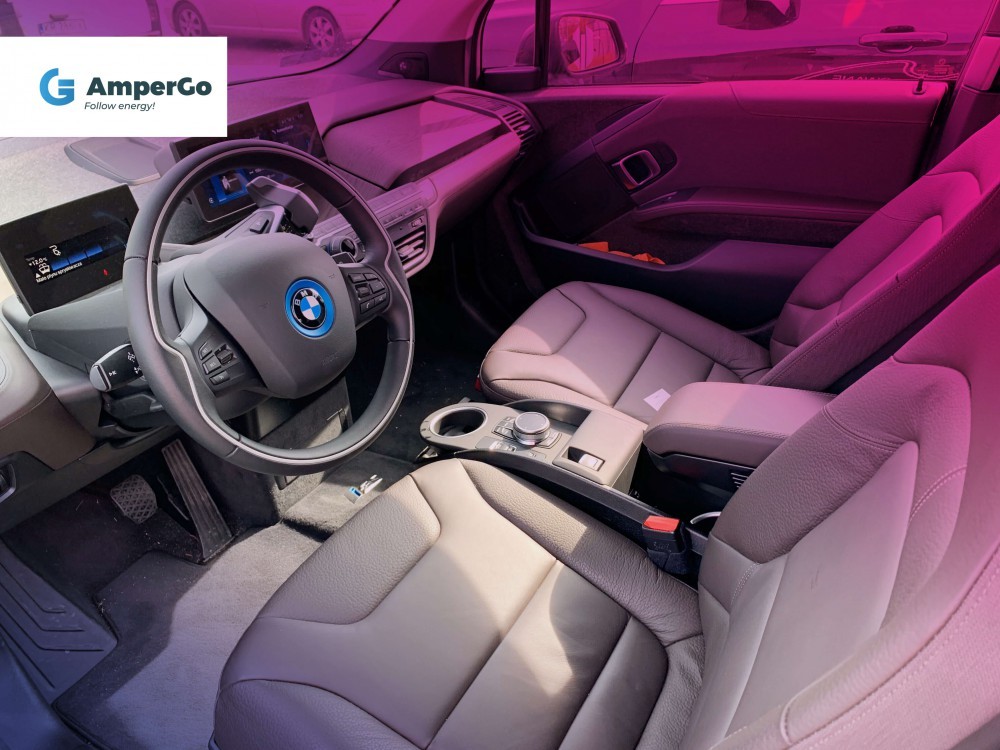 BMW i3s wnętrze samochodu elektrycznego