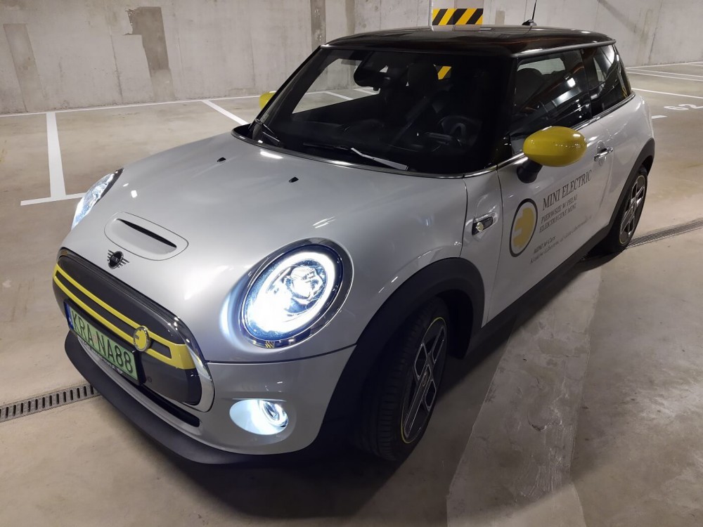 Samochód elektryczny Mini Cooper SE