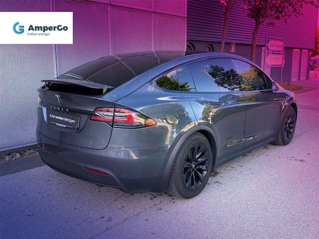 Samochód elektryczny Tesla X