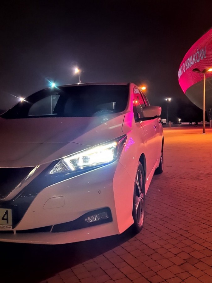 Nissan Leaf - światła