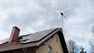 Turbina wiatrowa Ventus 3 kW SWIND NEW 3000 na dachu