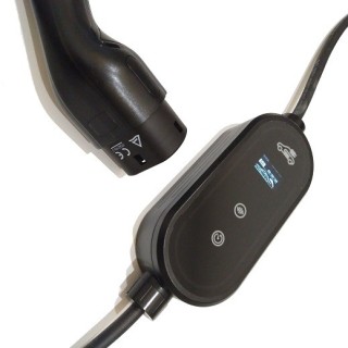 Panel na przewodzie zasilającym i złącze Type-2 w ładowarce mobilnej EVB EVA