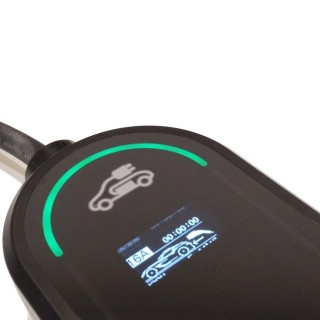 Wyświetlacz OLED w ładowarce przenośnej EVB EVA